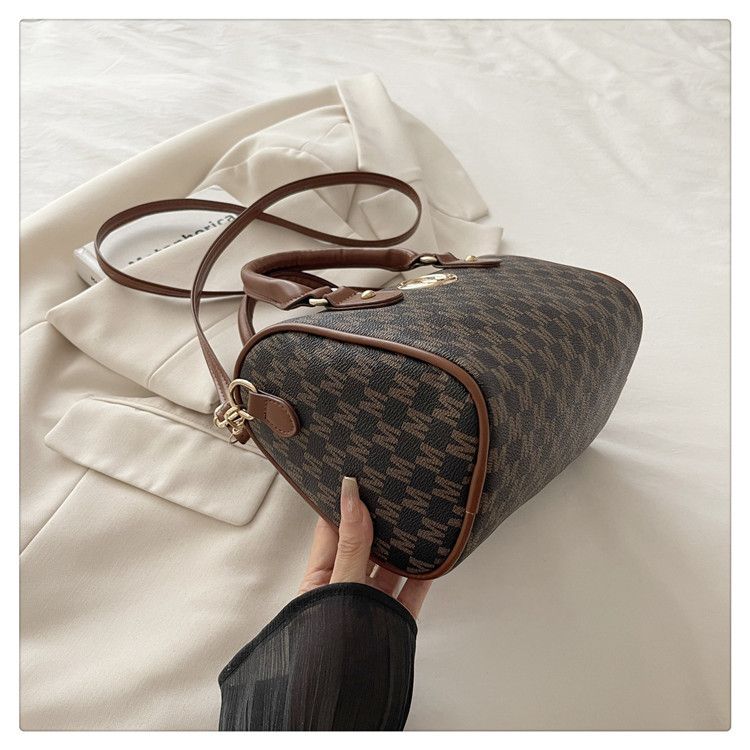 Stylish Shoulder Bag For Everyday Use Soft PU Bucket Bag With Zipper Closure Crossbody Handbag In Neutral Tones Functional For Work Or Leisure_voghion.com