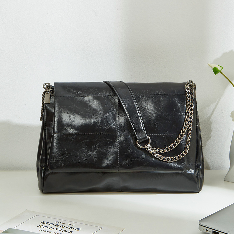Large 2023 New Trend Summer Stylish Chain Wandering Niche Design Embroidered Shoulder Bag_voghion.com
