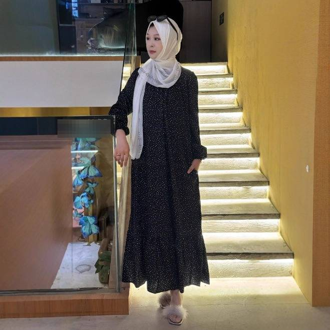 Damenbekleidung, modisches Midikleid mit Blumendruck, Ballonärmeln, Wickeltaille, gestuftem Saum und Taschen – Weinrot und Schwarz (S-XXL)_voghion.com