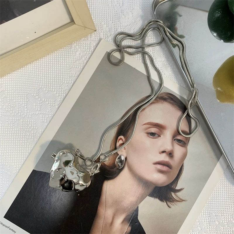 Mini accessorio di alta qualità per abiti coordinati, con piccola catena a forma di cuore in metallo, stile celebrità coreana di Internet_voghion.com