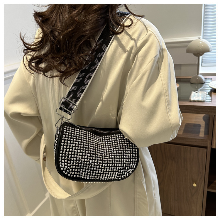 Donna alla moda con semplici strass intarsiati, borsa a tracolla alla moda a spalla singola, borsa di tendenza da discoteca,_voghion.com