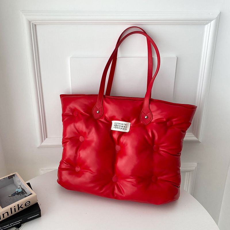 2023 Mode-Einschulter-Unterarm-Freizeit-Retro-Handtasche mit großem Fassungsvermögen und kleinem Formdesign, gefüllt mit Baumwoll-Wolken-Einkaufstasche_voghion.com