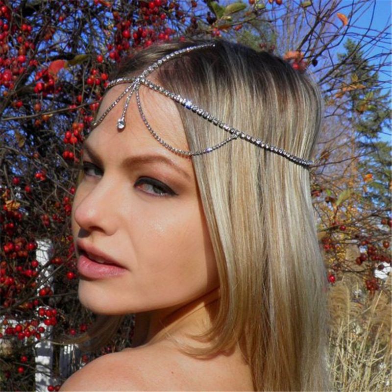 Haarschmuck für die Braut mit modischem Strass-Stirnband in Form von Wassertropfen, mit Nieten besetzter Stirnkette und Augenbrauenschmuck in Diamantform_voghion.com