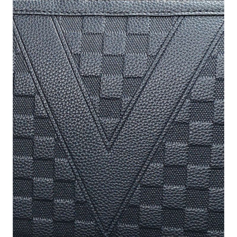 Handheld schouder reliëf kleine vierkante sociale geest jonge man 2024 nieuwe zachte lederen crossbody platte tas, herentas_voghion.com