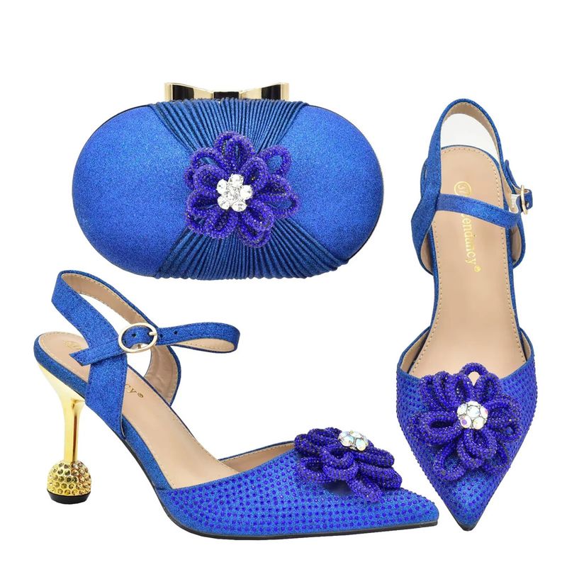 Sandali con tacco a spillo decorativi con applicazione tridimensionale con borsa da sera per banchetti con design alla moda dello stesso colore_voghion.com