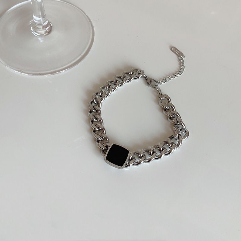 Collana spessa in acciaio al titanio esagerata alla moda con personalità, versatile, con catena a forma di clavicola quadrata nera._voghion.com