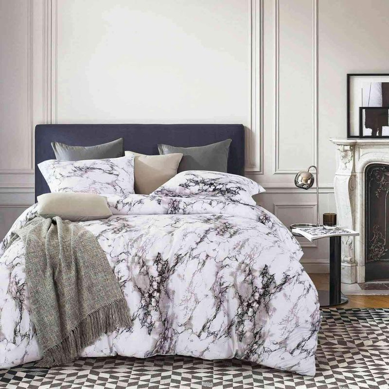 Ademende dekbedovertreksets in queensize, all-season dekbedset met donsalternatief, driedelige witte marmeren dekbedset_voghion.com