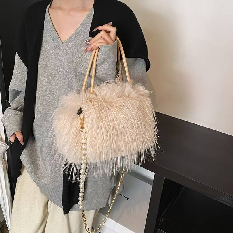 Tassel Plush Bag Autumn And Winter Pearl Handbag Fashionable Imitation Turkey Feather Messenger Bag_voghion.com