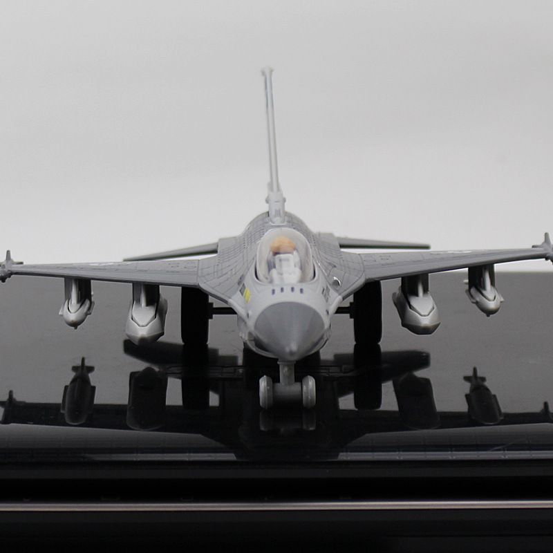 Mänguasjasulamist hävitaja F16 mudel, heli ja valgusega tagasi tõmmatav lennundussõjalennuki mudeli kaunistuskingitus_voghion.com