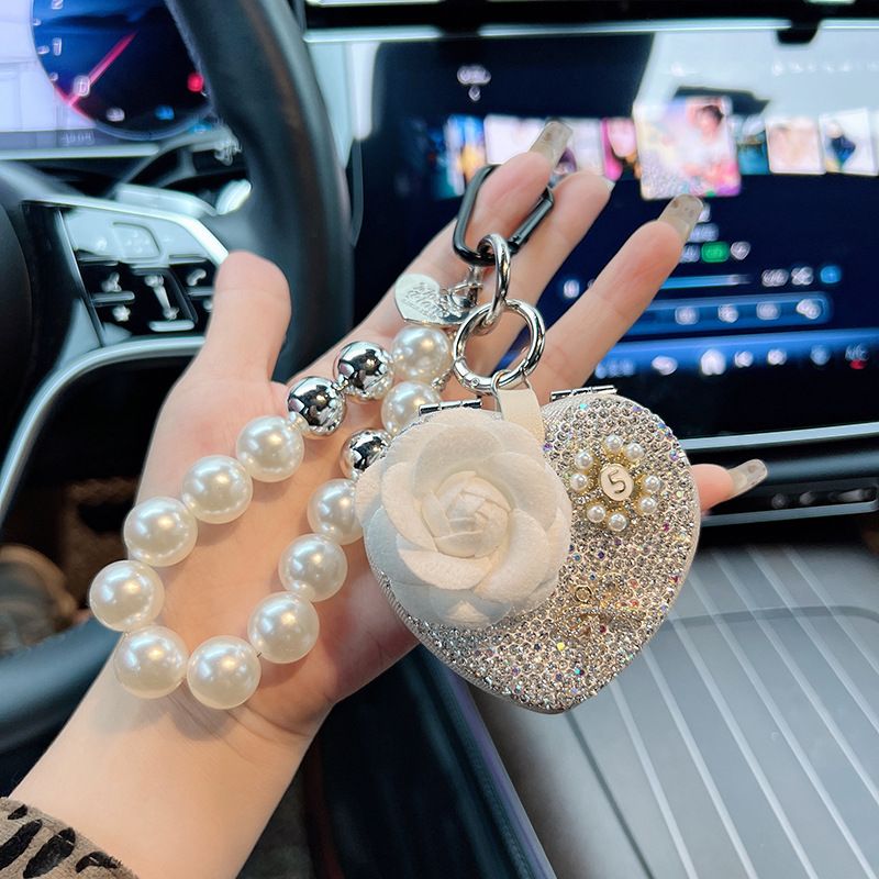 Nuovo portachiavi per auto con ciondolo per borsa con perline e specchio pieghevole portatile a forma di cuore di camelia con strass_voghion.com
