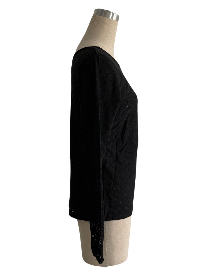 Top snellente a maniche lunghe in pizzo patchwork con spalle scoperte, asimmetrico, autunno 2025, per donna_voghion.com