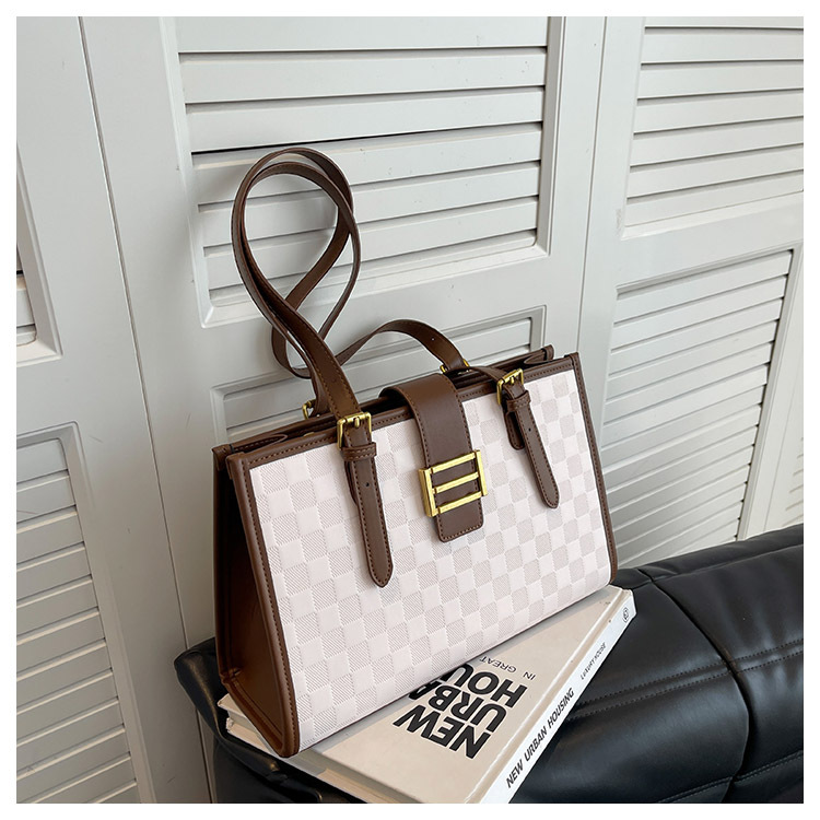 Sac de grande capacité pour femme 2024, nouveau style cette année, sac à bandoulière haut de gamme populaire, sac fourre-tout à texture tendance et polyvalent_voghion.com
