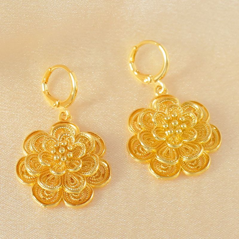 Elegantes 2-teiliges Schmuckset, luxuriöse Halskette mit vergoldetem Blumenanhänger und Ohrringen aus Kupfergold_voghion.com