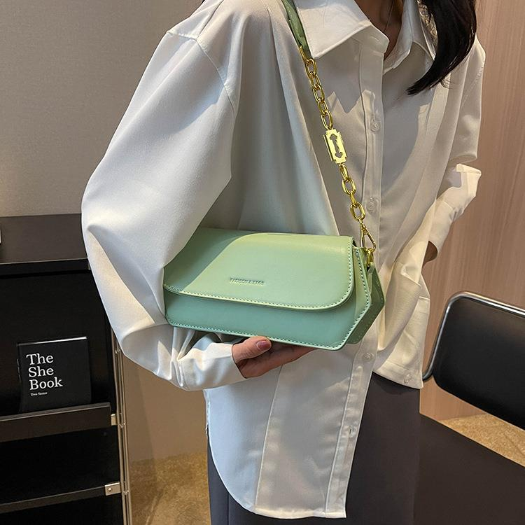 Niche Design Borsa piccola 2023 Nuova moda primavera ed estate Borsa baguette sotto le ascelle Borsa da donna con catena di fascia alta Borsa a tracolla_voghion.com