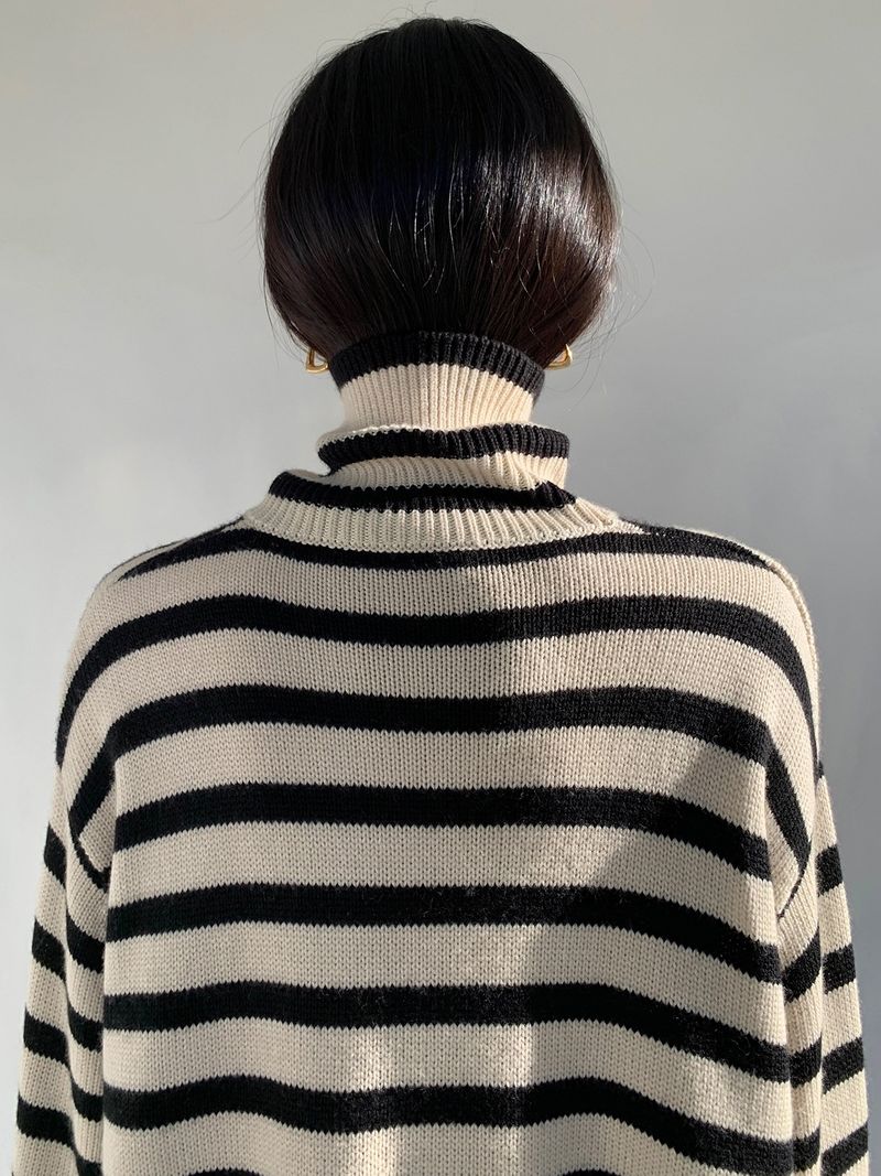 Schwarz-weiß gestreifter, lockerer Rollkragenpullover für Damen_voghion.com