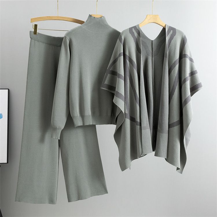 Dameklær elegant dame, lat stil, strikket genser, sjal, kappe, bukser med brede ben, tredelt dress_voghion.com