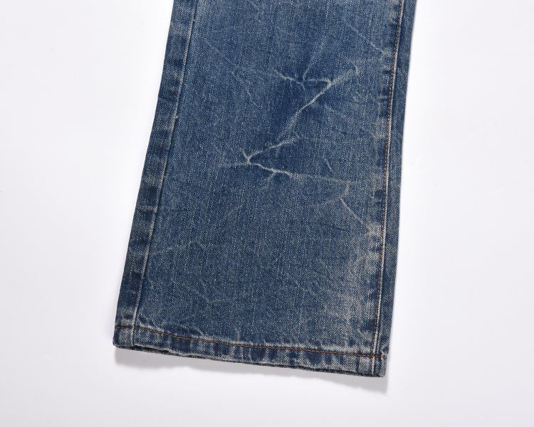 Jeans strappati patchwork con gamba larga leggermente svasati e tinti sporchi, stile retrò, da uomo, di alta moda_voghion.com