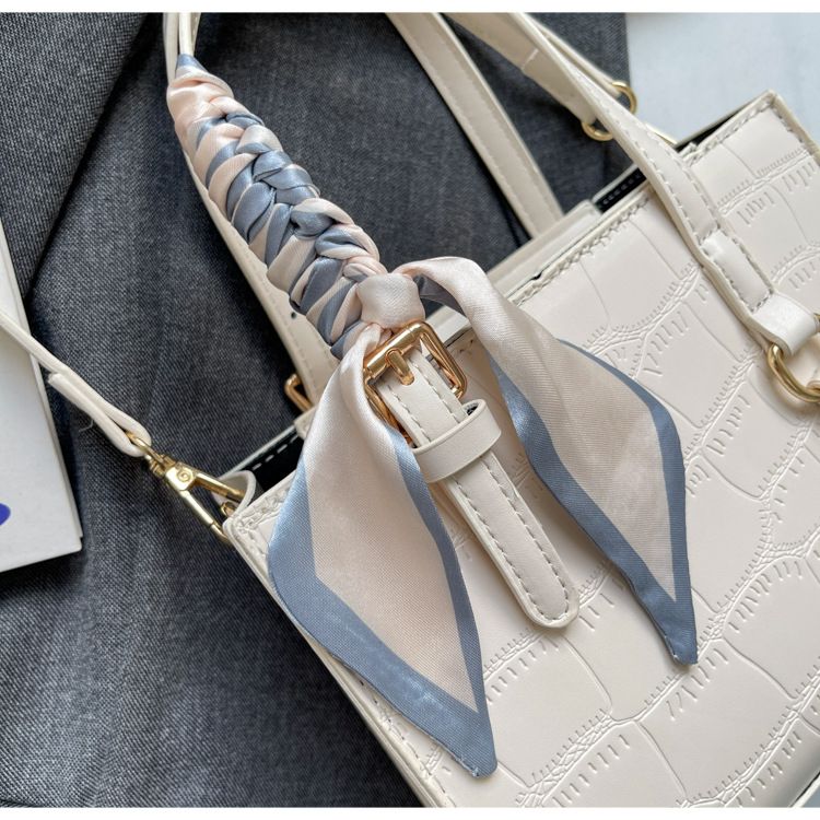 2024 New Large Capacity Handheld Fashionable Casual Commuter Single Shoulder Crossbody Mom Texture Women's Square Bag_voghion.com