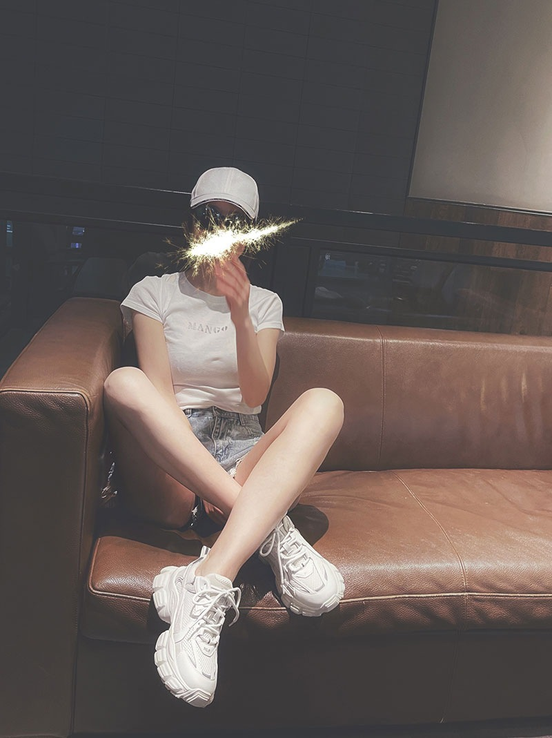 2023 Nouveau printemps et été Daddy Shoes Surface en maille pour femmes Augmentation du cuir fond épais léger all-match chaussures blanches fines respirantes_voghion.com