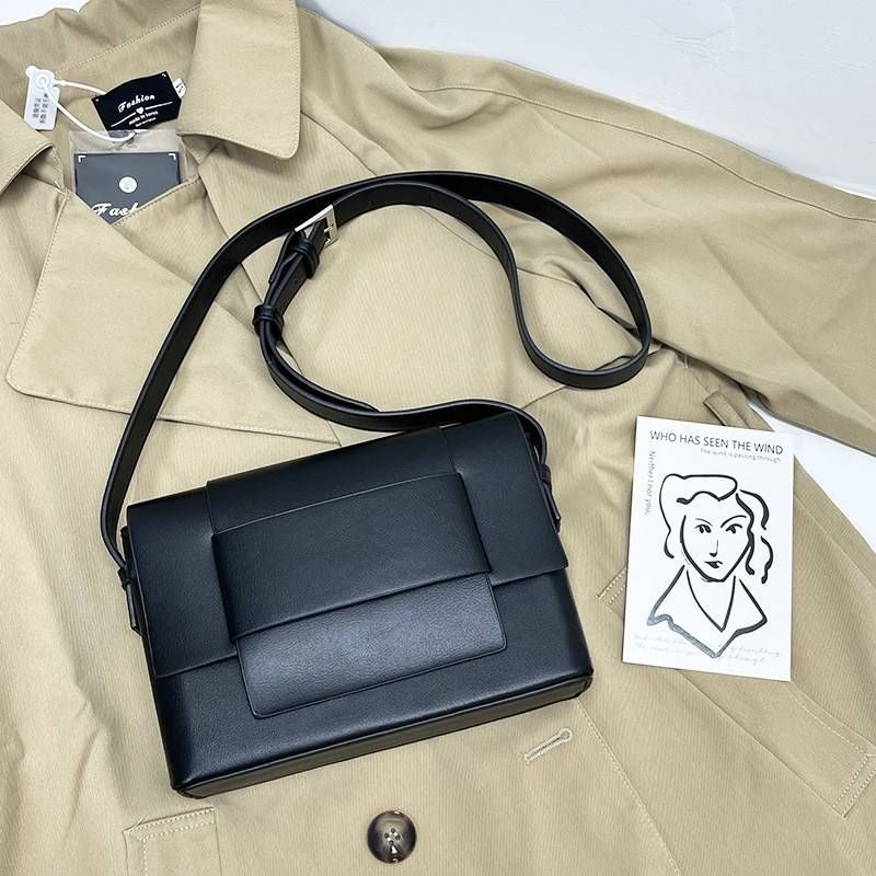 Un simple sac à main conçu pour les hommes et les femmes 2022, un nouveau sac à main en mode Nischen, un sac à main Joker plus léger_voghion.com