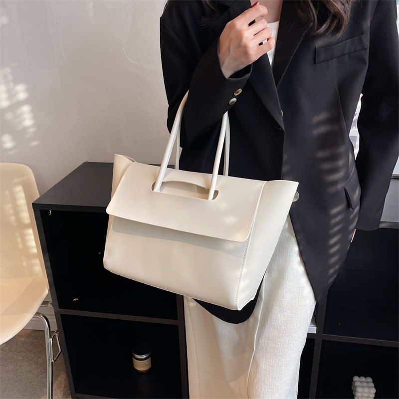 Große 2025S Designer High-End Big Bag Damentasche Neue trendige koreanische Version der Handtasche mit großer Kapazität Retro Pendlertasche Messenger Bag_voghion.com