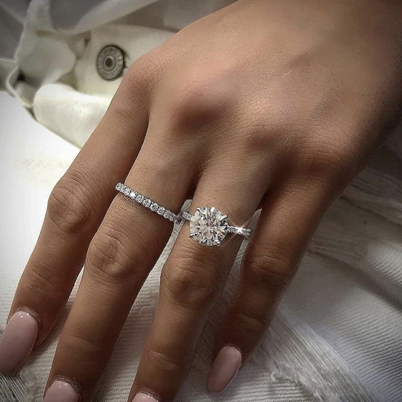 Semplice set di accessori da strada abbinati con zirconi e strass oversize, anello da donna, anello di fidanzamento_voghion.com