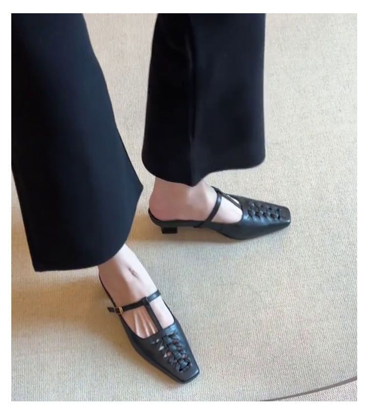 Nicht ermüdend, ausgehöhlte schöne Kappe, trägt coole Hausschuhe für Frauen im Sommer 2025, Nische aus weichem Leder mit quadratischer Spitze_voghion.com