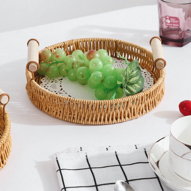 Vassoio rotondo in rattan intrecciato a mano con manici in legno, perfetto per spuntini, frutta e tè._voghion.com