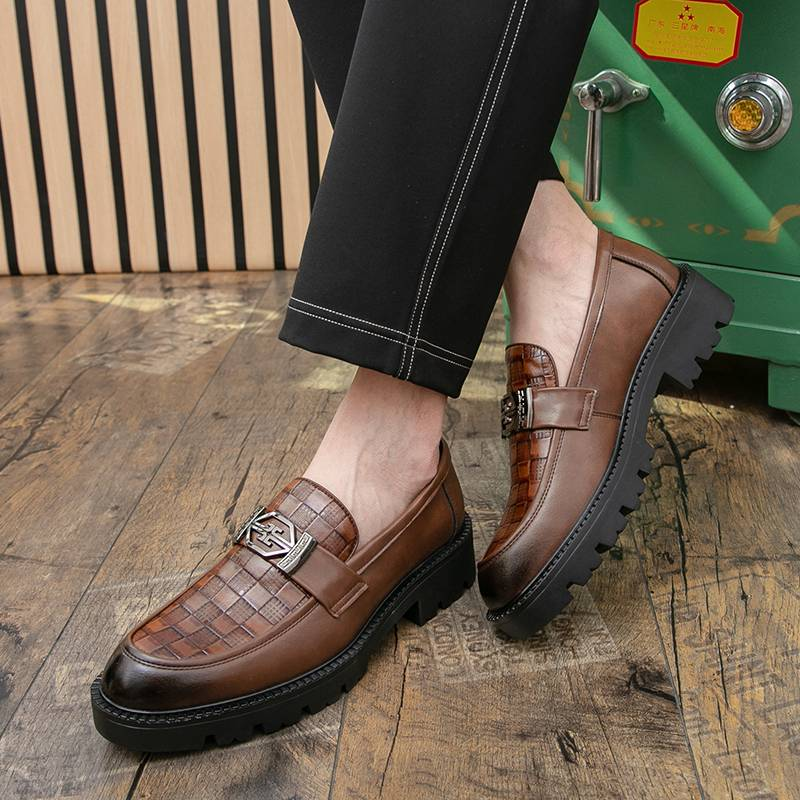 Neue Mode Herren Braun Business Casual Loafer Schuhe Tägliches Büro Schwarze Schnalle Mönch Herrenschuhe Ein Fuß Abdeckung Bankett Kleid Hochzeit Lederschuhe_voghion.com