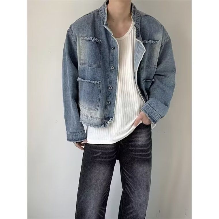 Giacca corta da uomo in denim retrò con collo alto e bordo grezzo, spalline imbottite e lavato_voghion.com