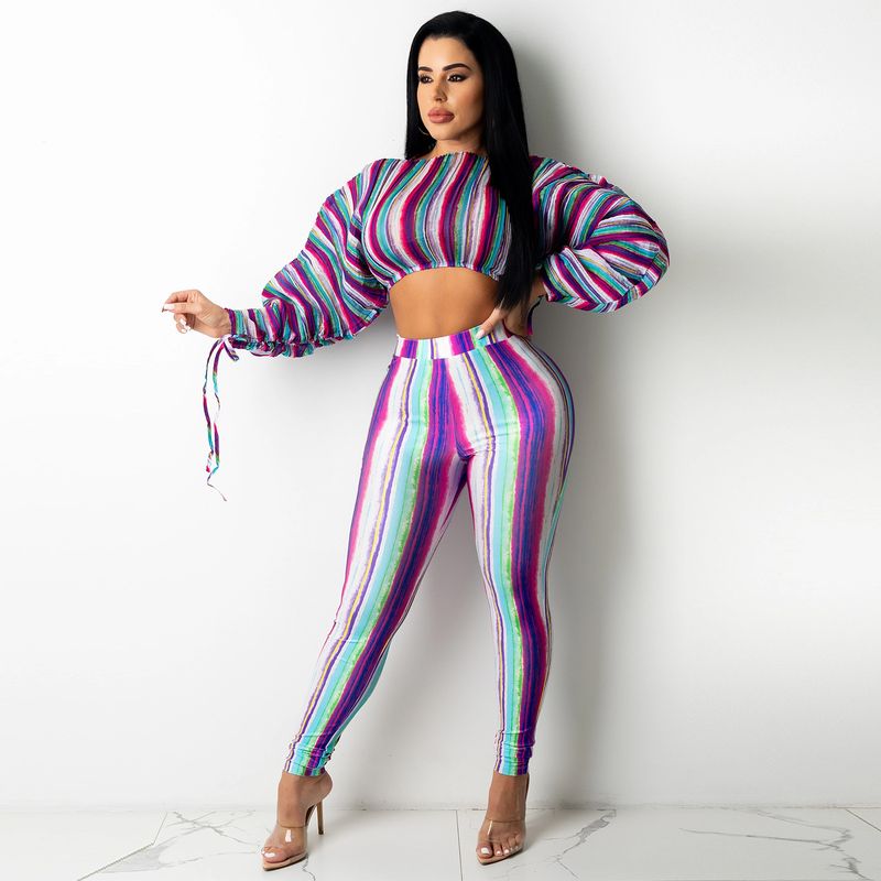 Conjunto de duas peças feminino com top curto sexy e estampa listrada com cordão e manga comprida_voghion.com