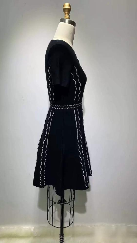 Elegantes schwarzes Strickpulloverkleid mit 3D-Muster – Slim Fit Rundhals-Kurzarm-Tunika für Damen_voghion.com