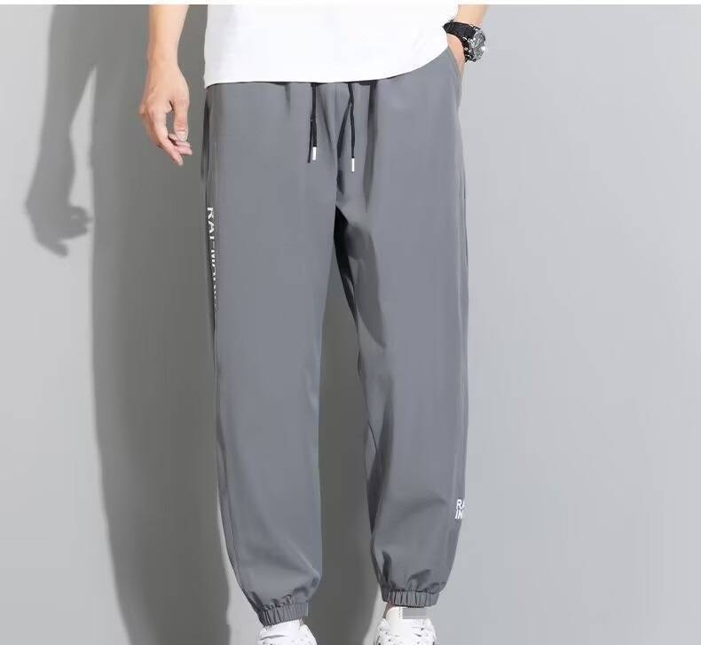 Pantalon d'été en soie glacée pour homme - Ultra-fin, extensible, à séchage rapide et respirant, coupe slim avec poignets élastiques (noir/gris/beige)_voghion.com