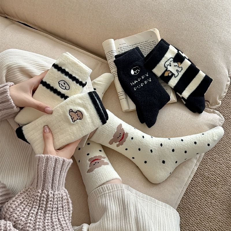 Calzini ricamati con cartoni animati da donna e da uomo - Calzini morbidi in pile australiano, spessi e caldi, a metà polpaccio, per la casa, l'inverno e l'uso quotidiano_voghion.com