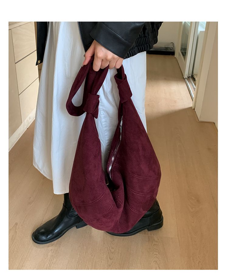 Borsa a tracolla grande e capiente in stile retrò, borsa da donna di grande capacità, nuova borsa a tracolla in velluto satinato con tracolla singola in corno di mucca del 2025_voghion.com