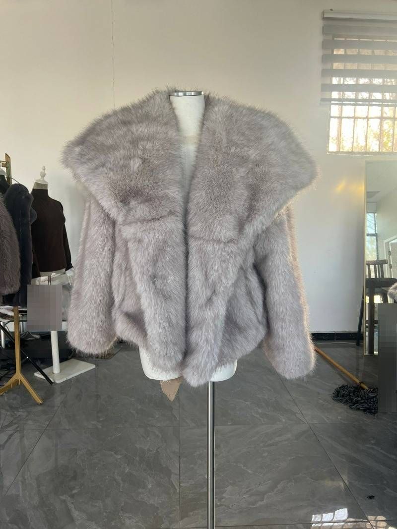 Cappotto in pelliccia sintetica di volpe per donna - Giacca invernale di media lunghezza con risvolto oversize, colore sfumato alla moda, stile street_voghion.com