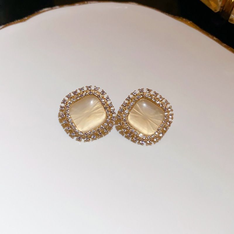 Silver Needle Set Diamond Flower Oval Pearl Metal Style Geometric Palace Fashion and Earrings for Women high-end_voghion.com