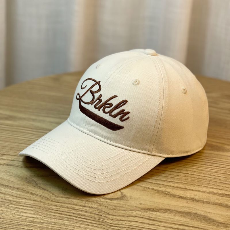 Neue Mütze für Damen, koreanische Version, neue Baseballkappe mit Buchstabenstickerei, amerikanische Retro-Kappe mit großem Kopfumfang, kleinem Gesicht, tiefem oberen Teil, Entenschnabelmütze für Herren_voghion.com