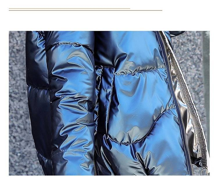 Piumino corto da donna con finitura lucida, cappotto trapuntato leggero, capospalla invernale con collo alto, vestibilità comoda e casual._voghion.com