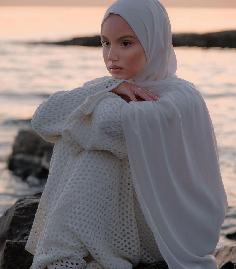 Sieviešu apģērbs Dubaijā, jaunā modes dobā, vaļīgā kleita, Tuvo Austrumu musulmaņu halāts_voghion.com