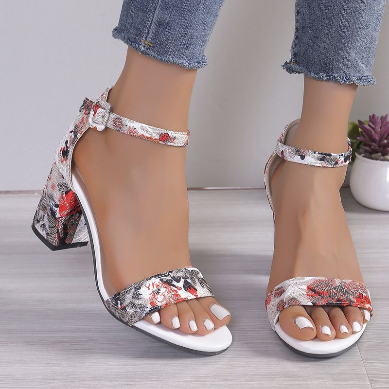 Grenzüberschreitende große römische Sandalen im europäischen und amerikanischen Stil für Damen im Sommer 2024. Neue Sandalen mit dicker Sohle und Keilabsatz und bedruckter Schnalle_voghion.com