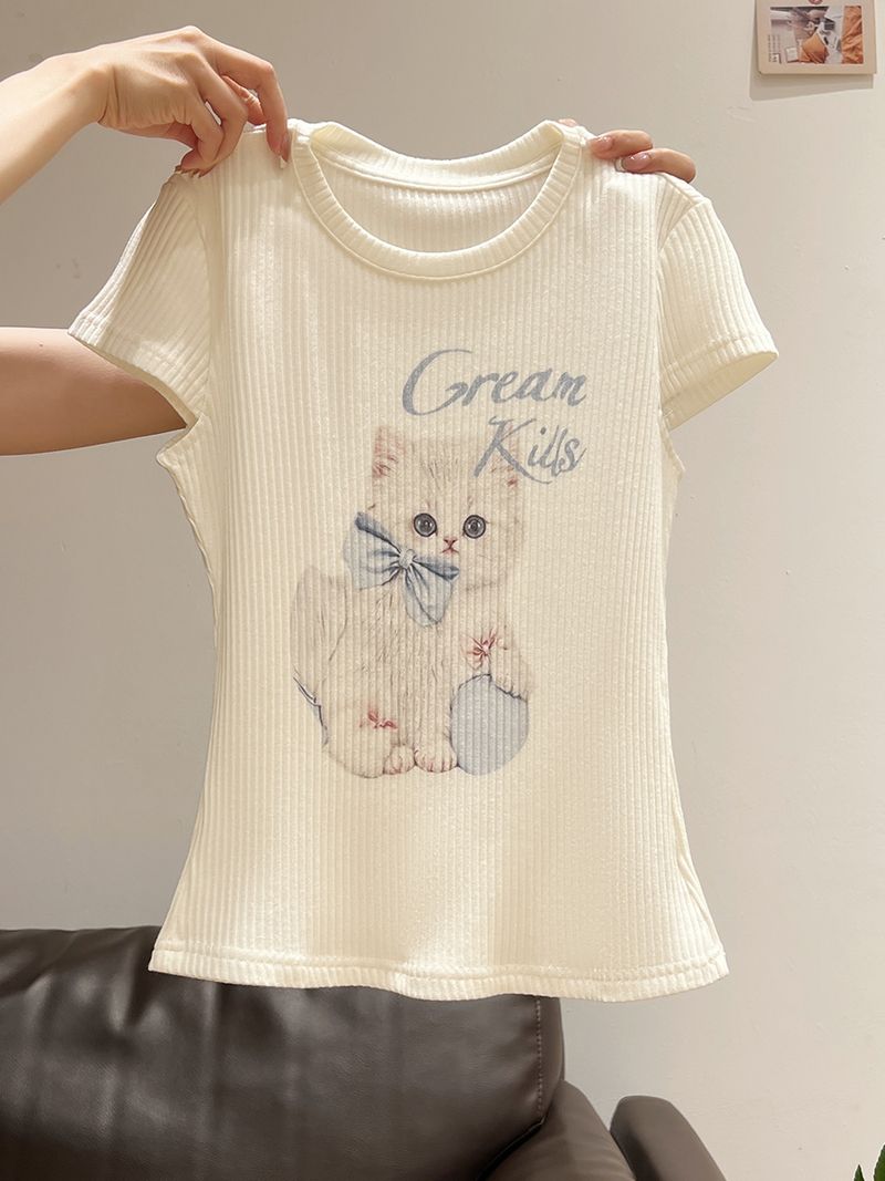 Camiseta de manga corta con estampado de gato para mujer, cuello redondo, hombros descubiertos, corte entallado, 2025_voghion.com