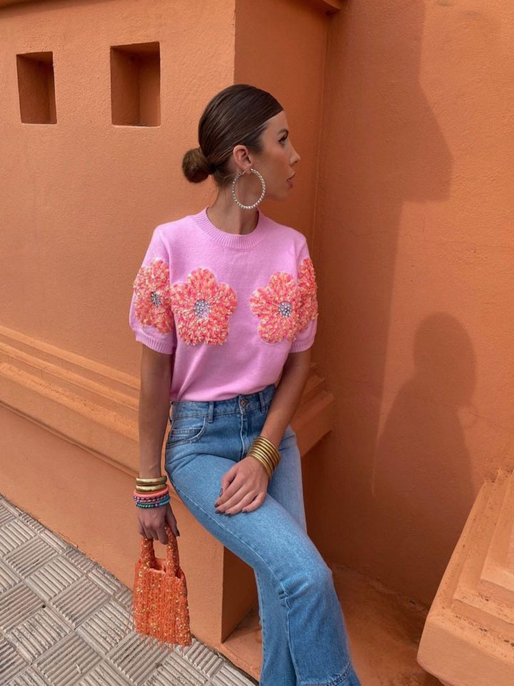 Abbigliamento donna Maglione girocollo a maniche corte con fiori a contrasto di colore rosa dolce_voghion.com