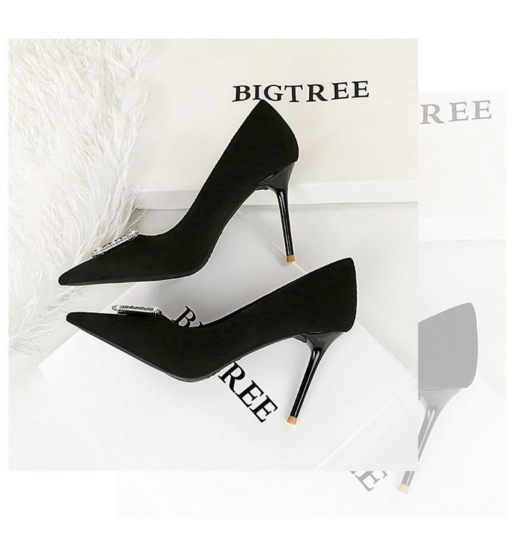 825-K69 Koreansk Mode Banquet Høje Slanke Hæle Dame Ruskind Lav Spids Mund Metal Vand Diamant Spænde Enkel_voghion.com