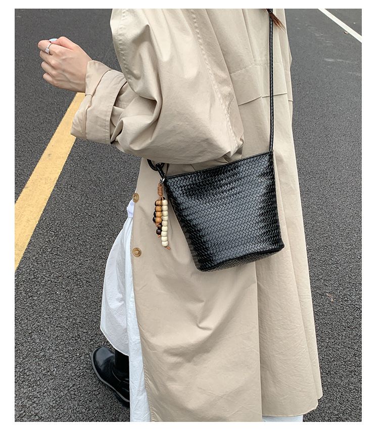 Borsa a secchiello con motivo intrecciato per donna 2025, nuova borsa versatile alla moda, borsa a tracolla casual da pendolare_voghion.com