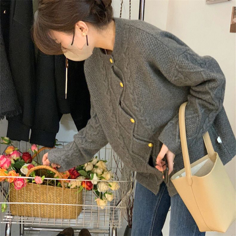 Vêtements pour femmes Style paresseux torsion irrégulière légère luxe coréen rétro cardigan pull femme printemps nouveau style haut pull tricoté_voghion.com