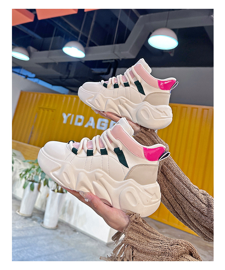 Stilfulde sorte sneakers til kvinder - sommer 2025 design_voghion.com