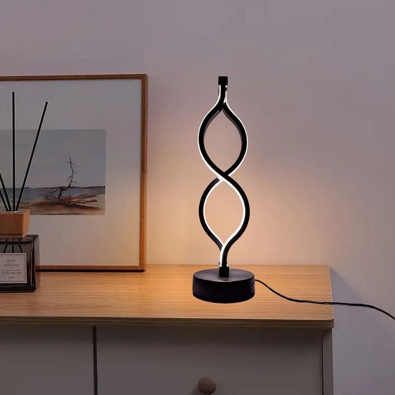 Lampada da scrivania creativa con tre colori tra cui scegliere, regolabile tramite USB_voghion.com