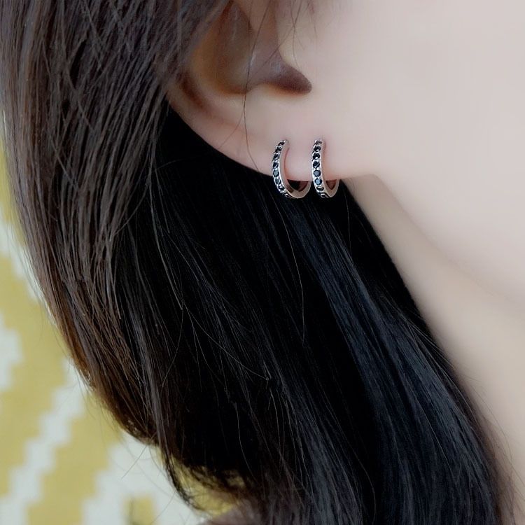 Orecchini a cerchio versatili con fibbia in argento, eleganti e alla moda, con diamanti intarsiati, semplici e lucidi, da donna_voghion.com