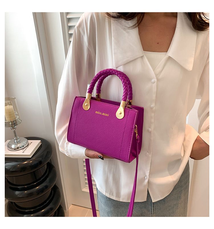 2024 Sommer Neue Mode Weben Handtasche Einzelne Schulter Crossbody Kleine Quadratische Damentasche Mischreihe_voghion.com